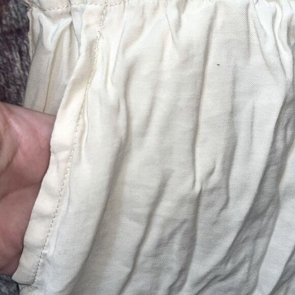 Forever 21 Cream Colored Shorts - Picture 2 of 4